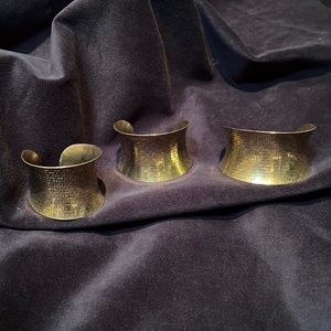 Gold tone bangle bracelet set